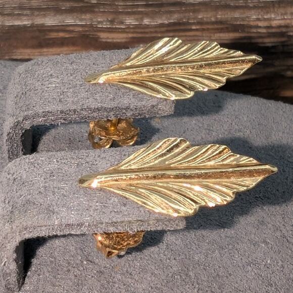 Art Deco Gold Fan Earrings - Picture 2 of 5